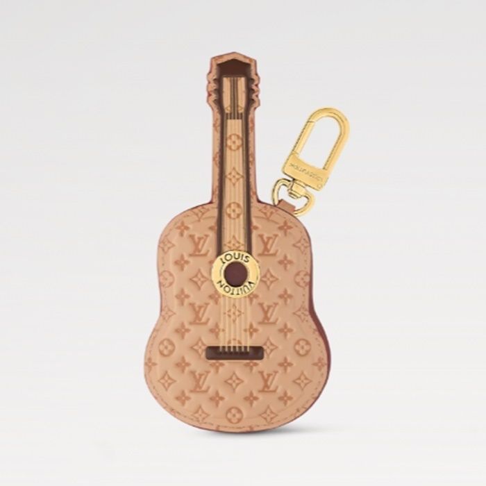 遊び心溢れる♪国内発】LV ギター ポーチ・バッグチャーム (Louis