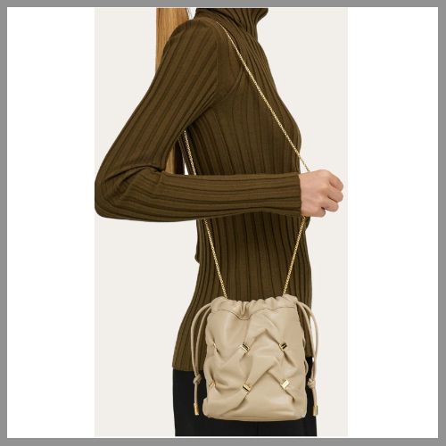 セール【フェラガモ】ヴィラミニショルダーバッグ☆送料関税込