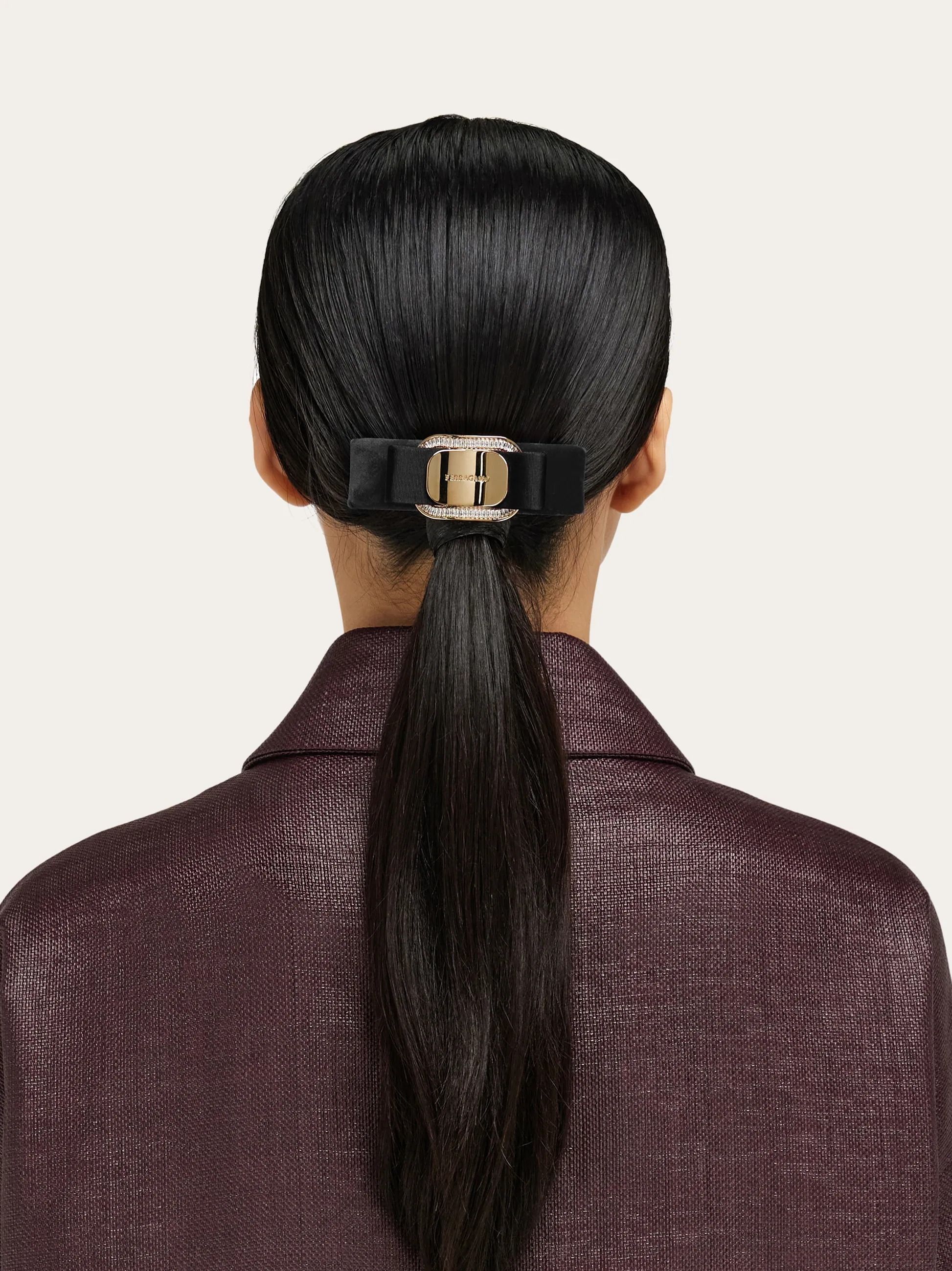 上品 すぐ届く【フェラガモ】バレッタ ゴールド 通年で使える