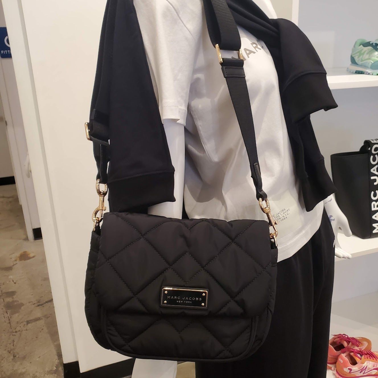 MARC JACOBS大人気☆ナイロンキルティング メッセンジャーバッグ (MARC