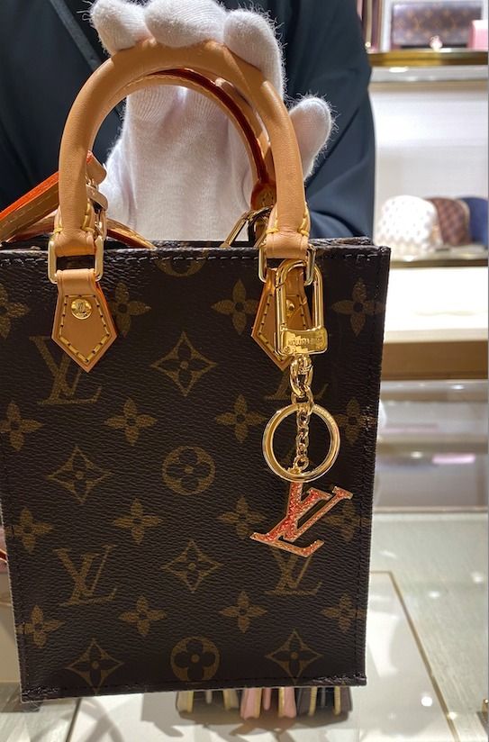 入手困難】ルイヴィトン プティット サックプラ モノグラム (Louis