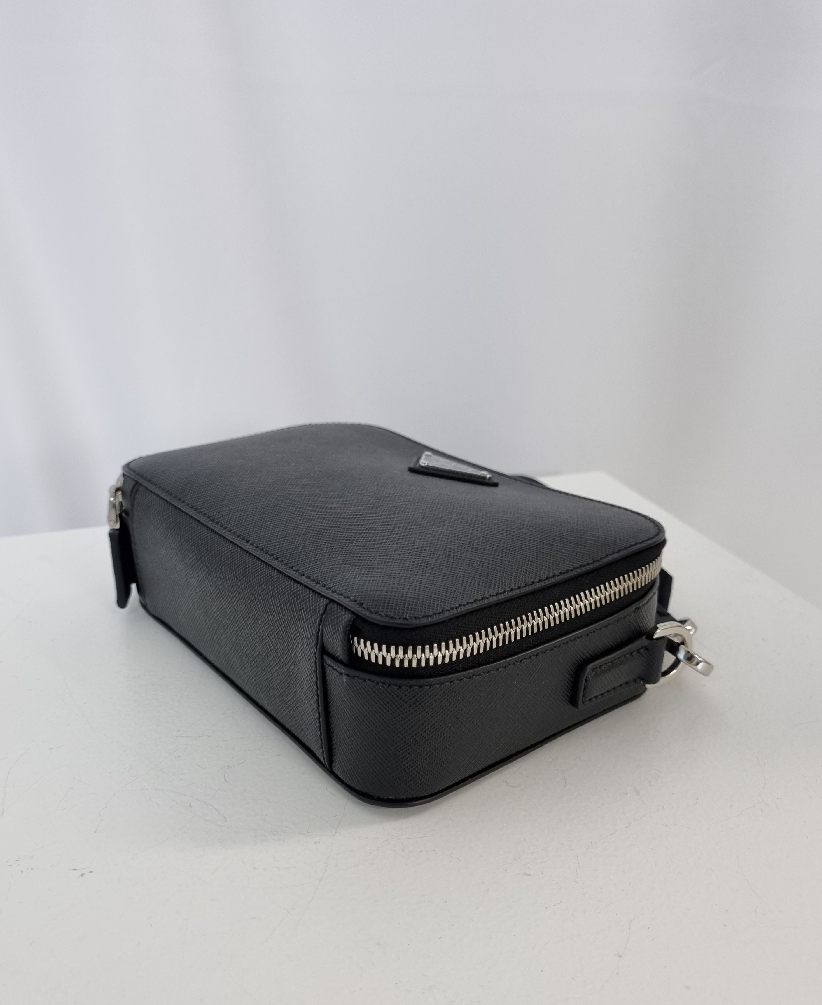 関税込☆PRADA☆サフィアーノレザークロスボディバッグ☆正規品 (PRADA