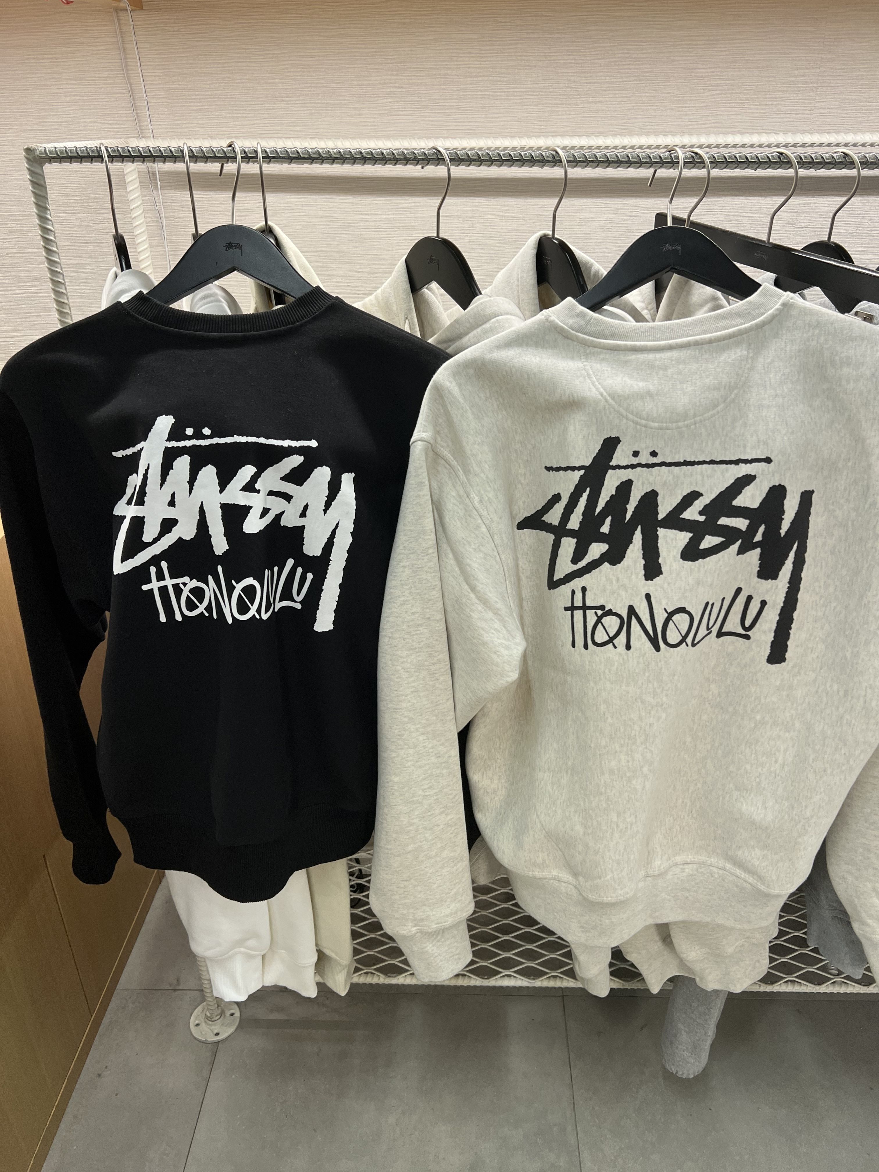 ハワイ限定☆STUSSYホノルル☆メンズ長袖スウェットトレーナー (STUSSY