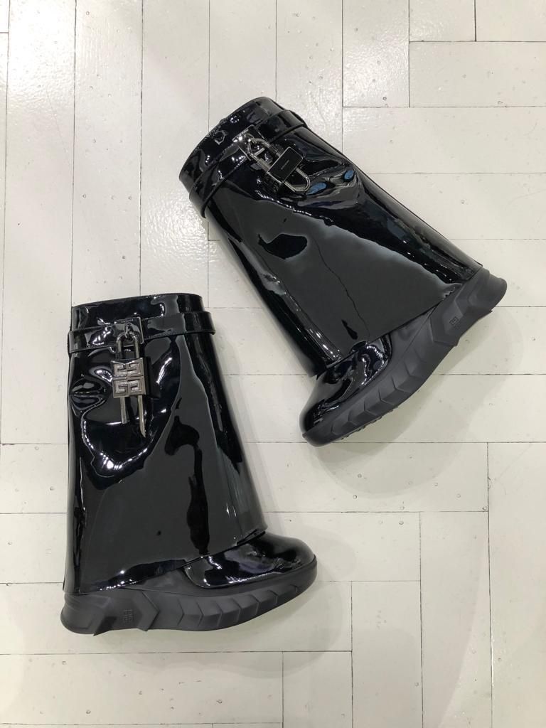 GIVENCHY】シャークロック バイカーレザー アンクルブーツ (GIVENCHY