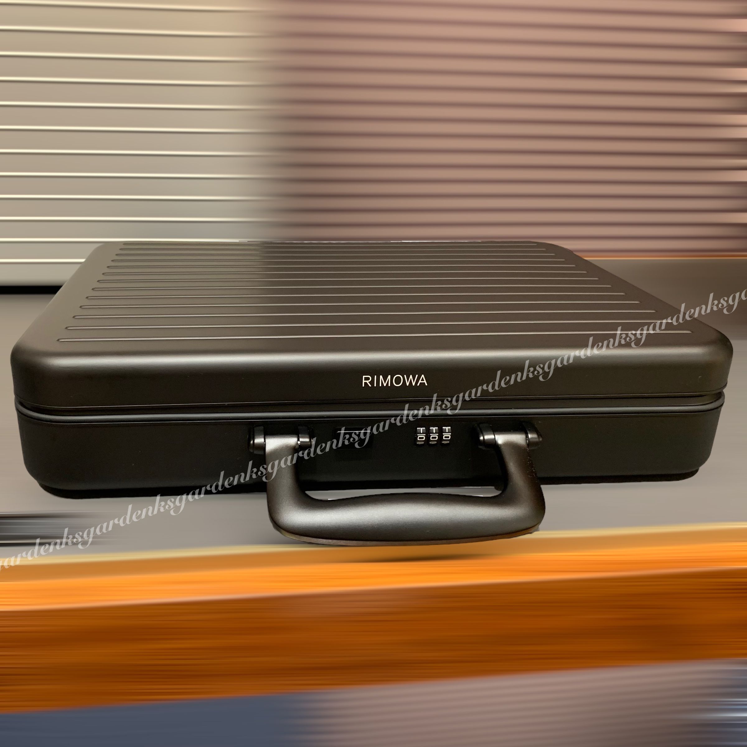 RIMOWA☆アルミニウム製アタッシェケース☆すぐ届く！ (RIMOWA