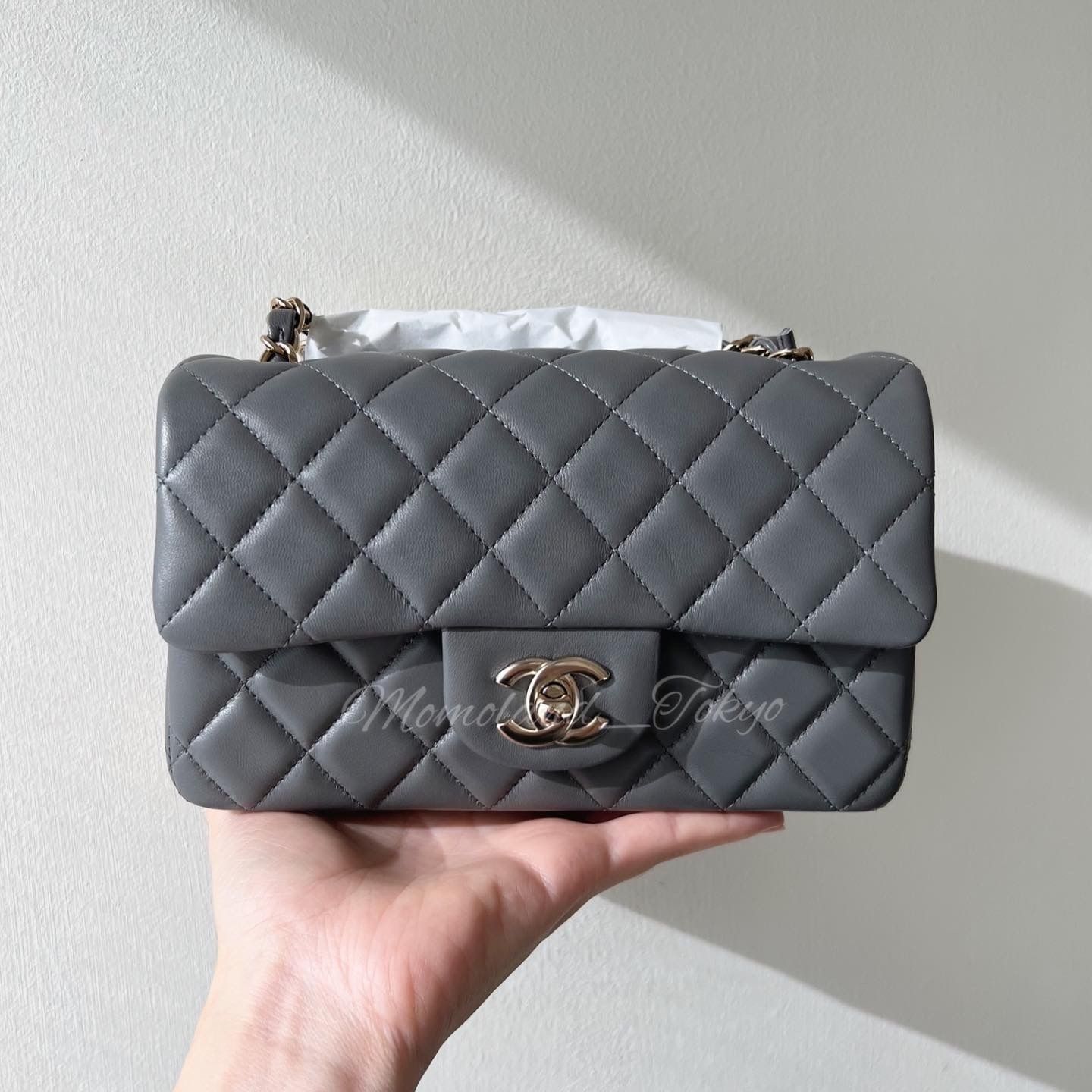 シャネル 22A グレー ミニマトラッセ ラムスキン 即発送☆ (CHANEL