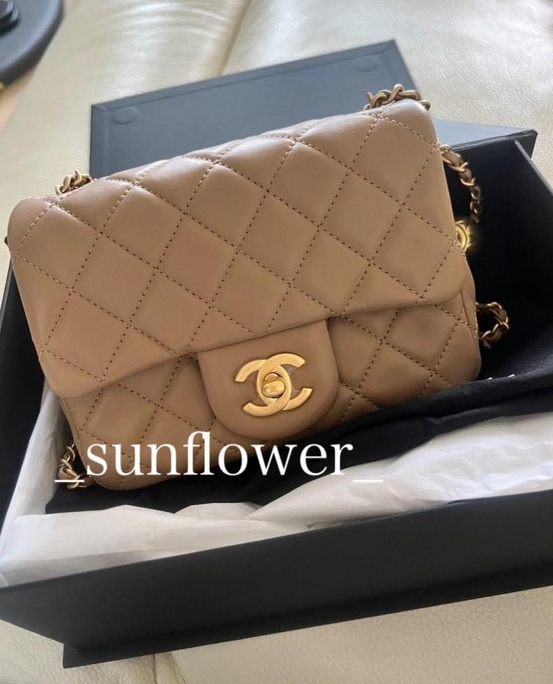 シャネル 22B ゴールドボール付きミニフラップバッグ ベージュ (CHANEL