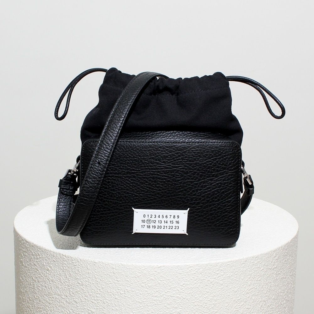 ☆MAISON MARGIELA 5AC CAMERA BAG MEDIUM クロスボディーバッグ