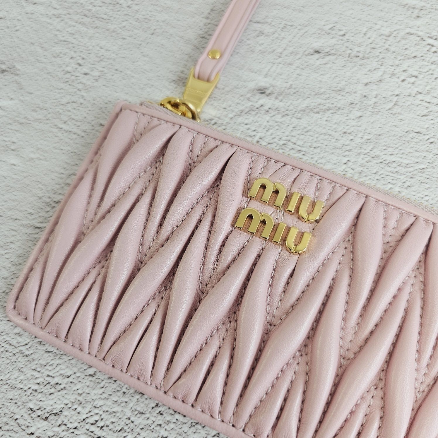 ☆関税込☆MIU MIU☆マテラッセ エンベロープ カードケース☆ (MiuMiu