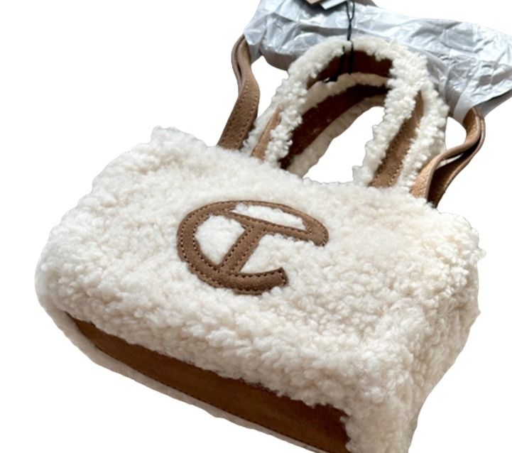☆人気☆【UGG】☆UGG X TELFAR Reverse Small Shopping Bag☆ (UGG