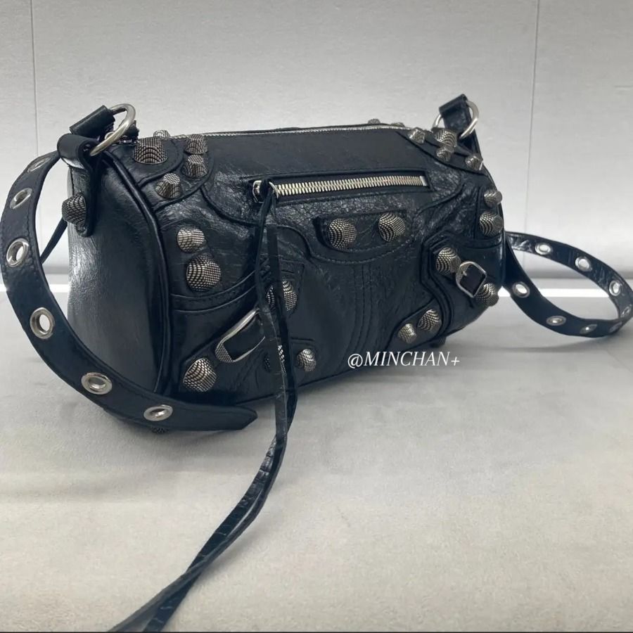 BALENCIAGA】LE CAGOLE MEN シリンダーバッグ (BALENCIAGA/ショルダー