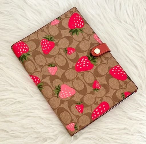 Coachストロベリーいちご&シグネチャーロゴ柄ノートブック (Coach