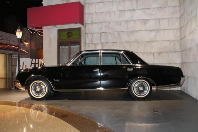 ニッポンの名車】匠の技術で生産！ 唯一無二の超高級車トヨタ