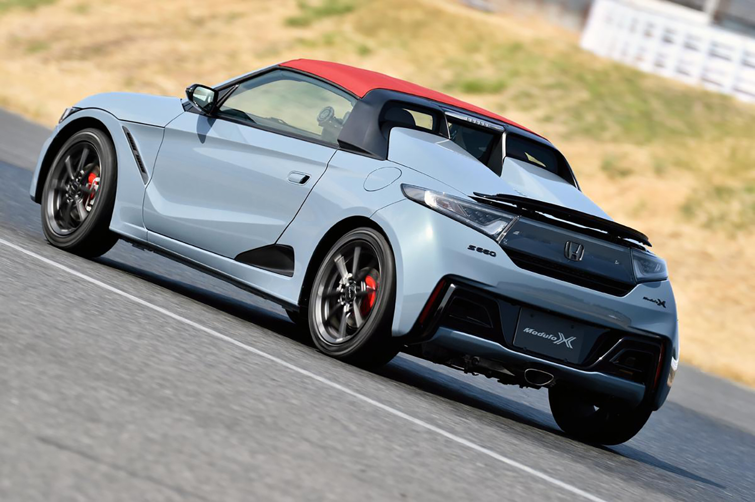 たかが「色」なのにさらに価格が上乗せ！ 中古価格爆あがりのボディ