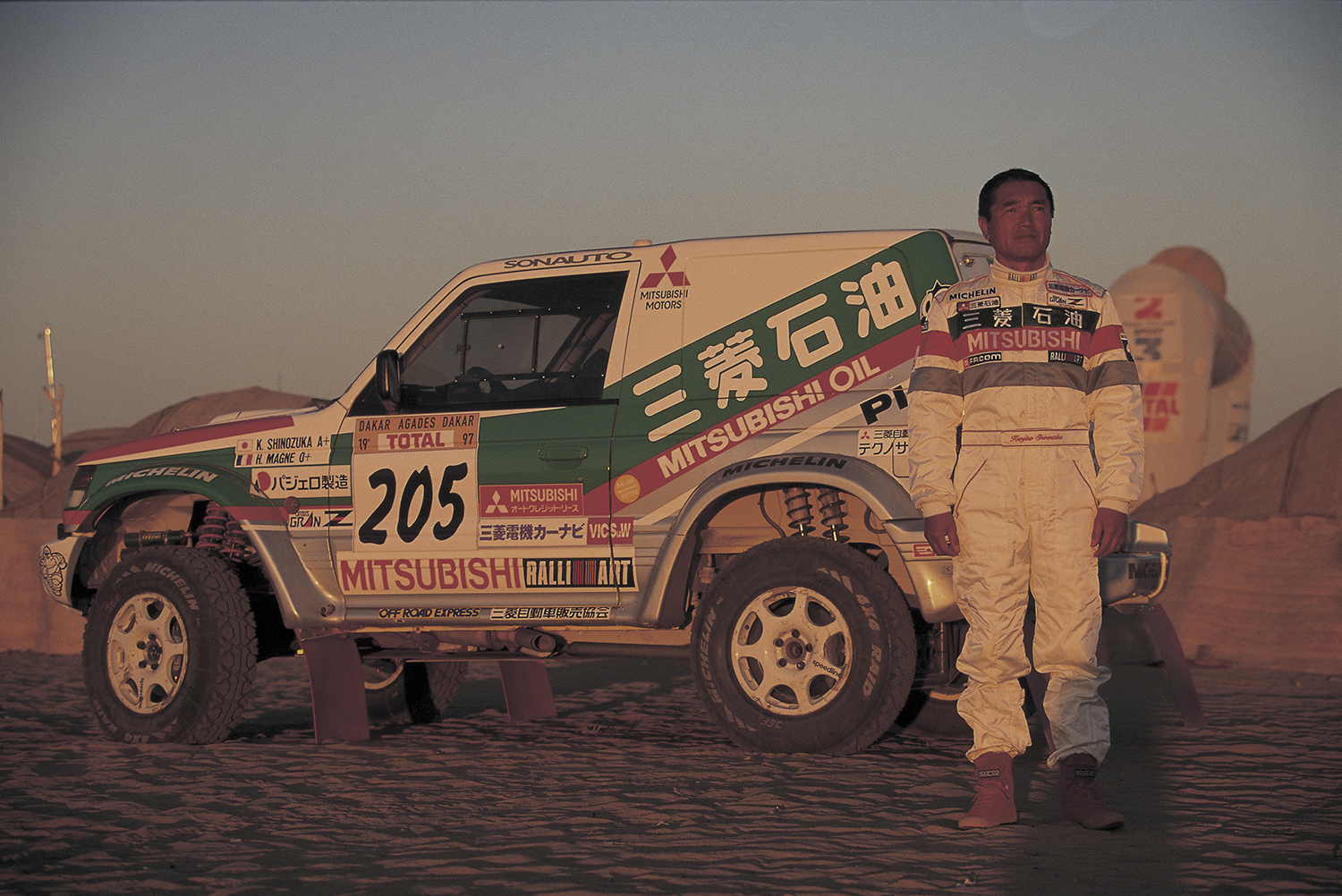 三菱とともに最前線を走り続けた篠塚建次郎の75年 | 自動車情報