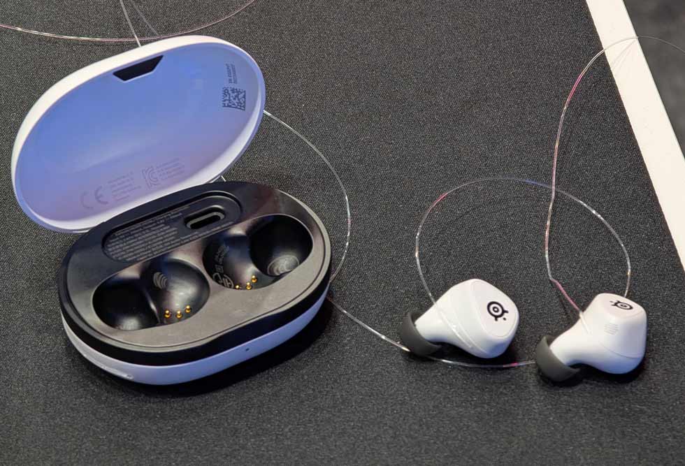 SteelSeriesは新作の完全ワイヤレスイヤホンとキーボードに注目