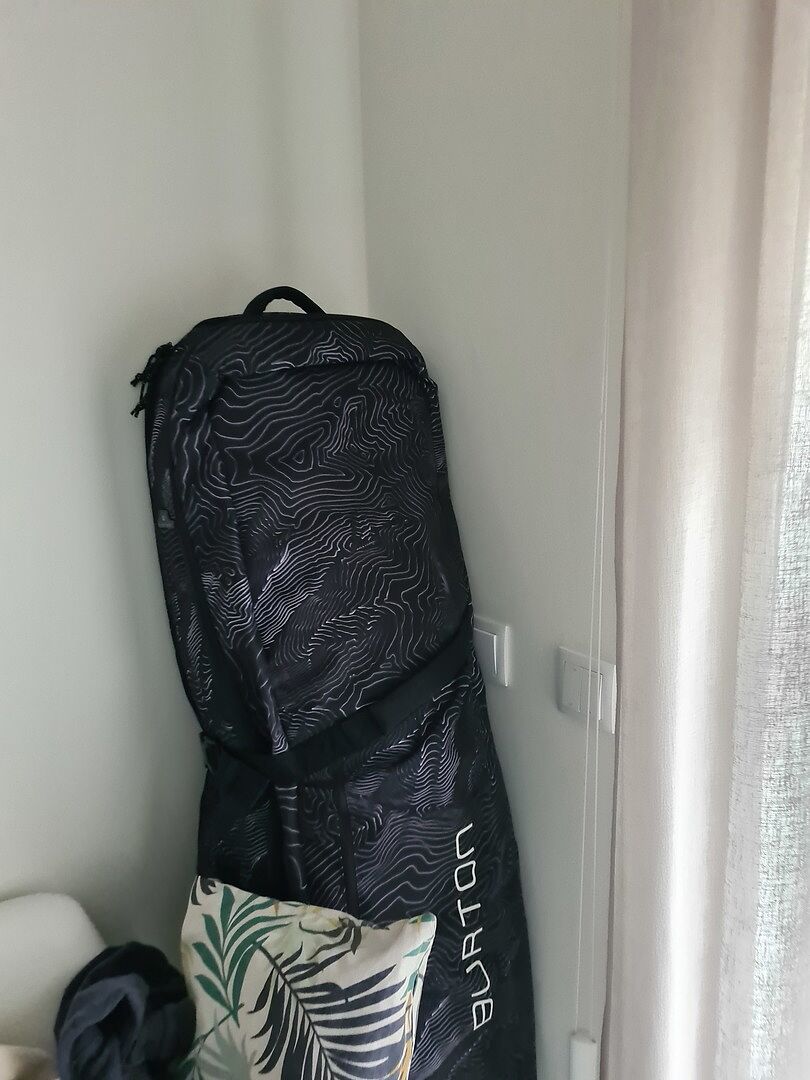 Burton Wheelie Locker Board Bag | Burton.com Spring 2021 US