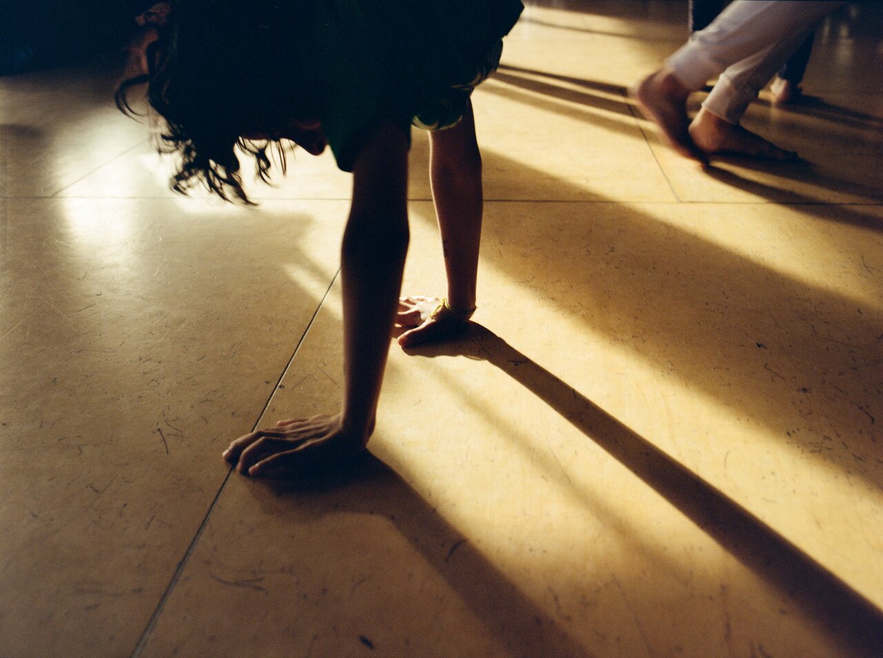 石橋純 写真展「41247」がBOOK AND SONSで開催。数カ国を旅し