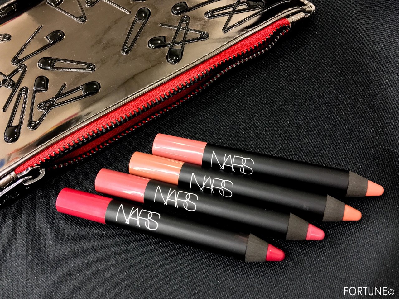 NARS 2018クリスマスコフレ》パンキッシュな限定4色セット「ベルベット