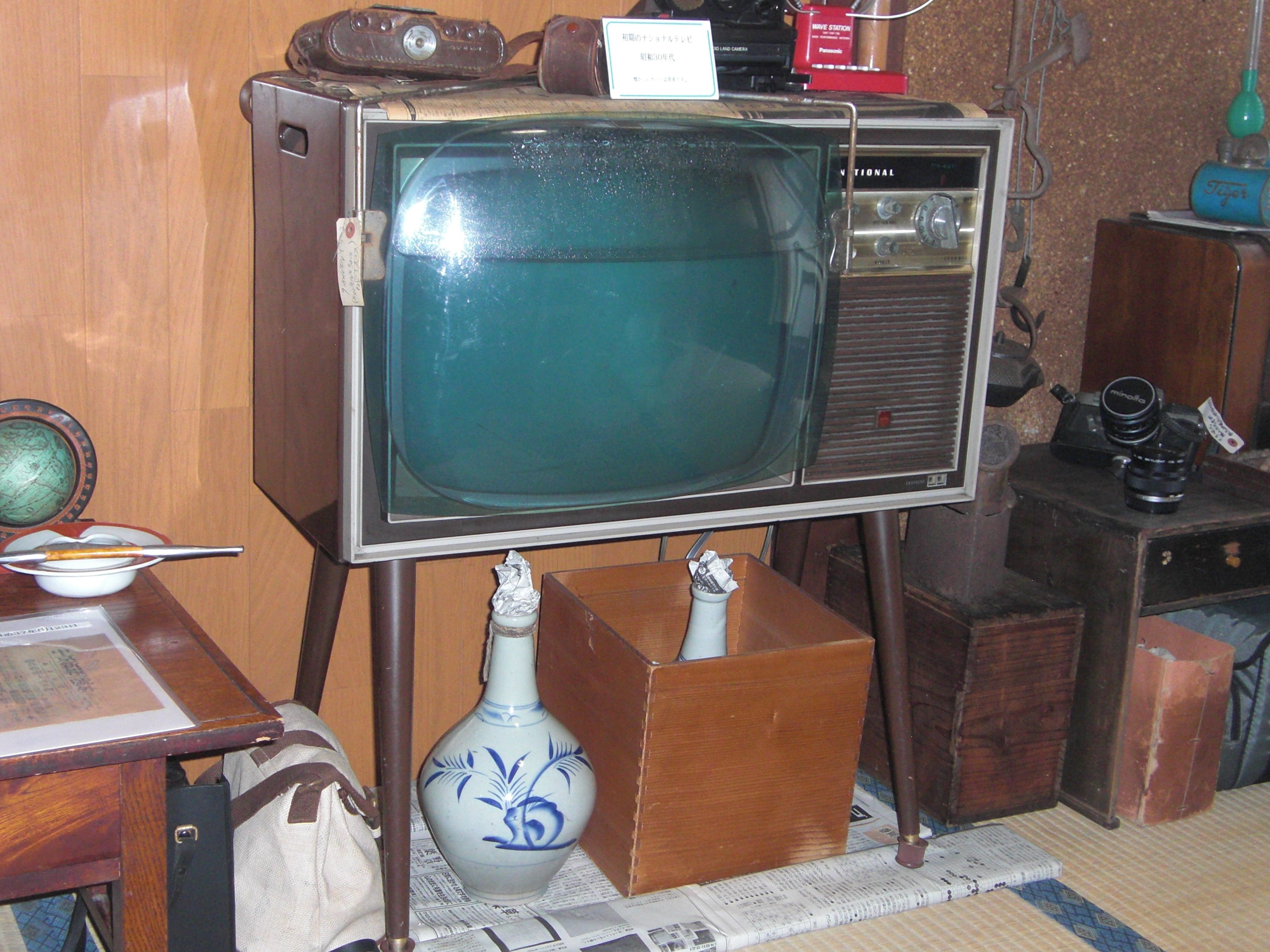 昭和レトロな白黒テレビ | 古民家ギャラリー懐古庵