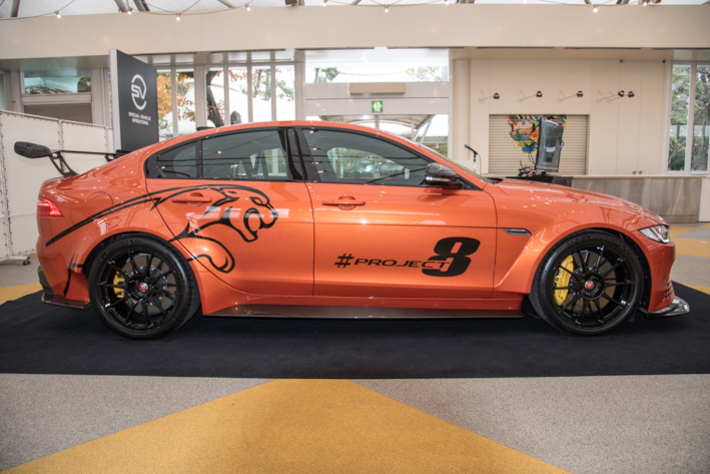 これが市販車！？ ニュル最速の4ドアサルーンは600PS！ ジャガーXE SV