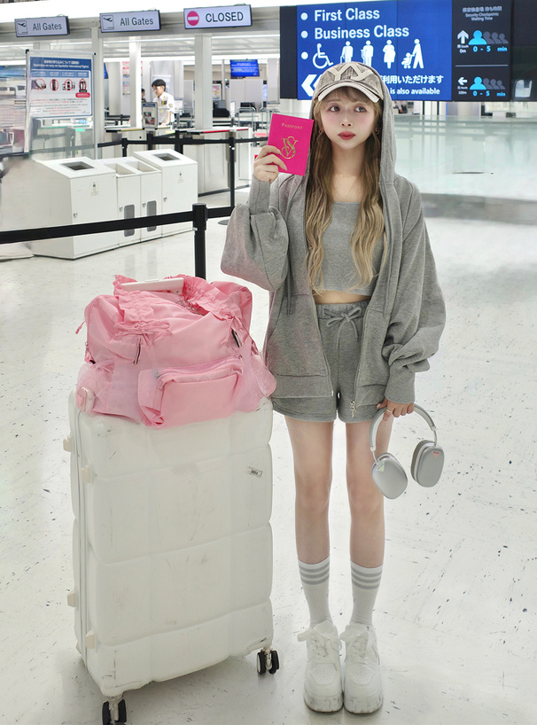 キャミソール×パーカー×ショートパンツ裏起毛スウェットセットアップ