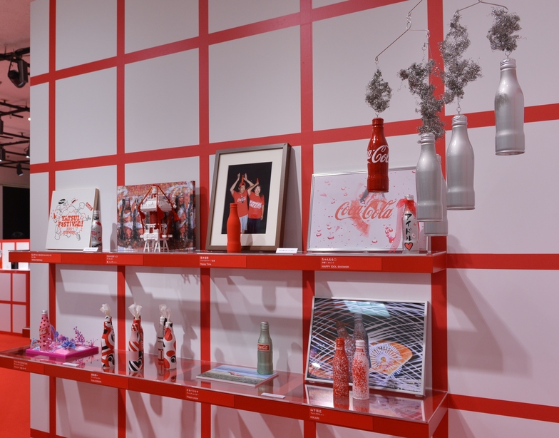 コカ・コーラ スリムボトル」の アート作品が伊勢丹に集結！