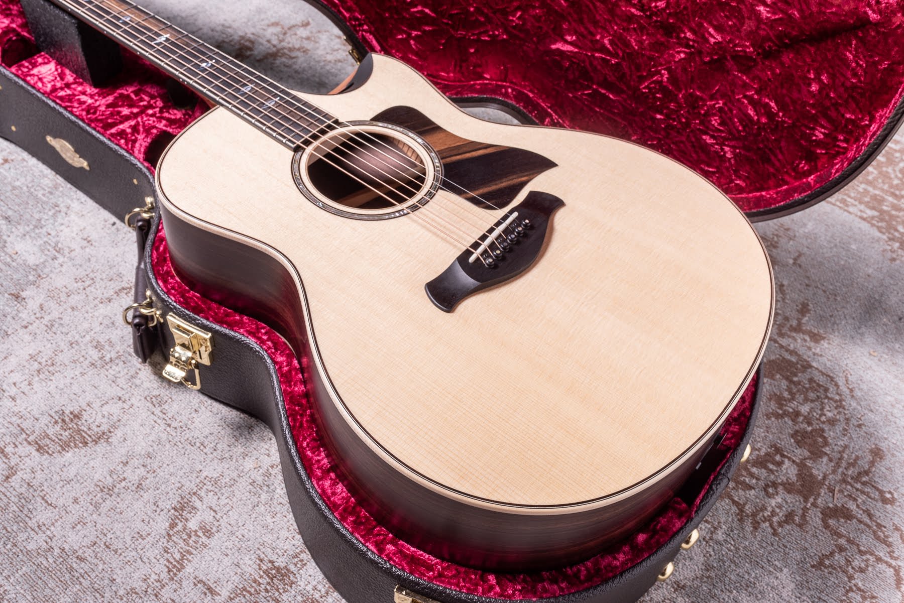 Taylor Builder's Edition 816ce, V-Class