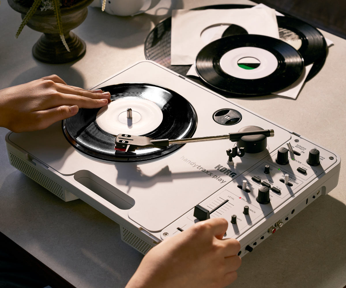 handytraxx play - PORTABLE RECORD PLAYER | KORG (Japan)