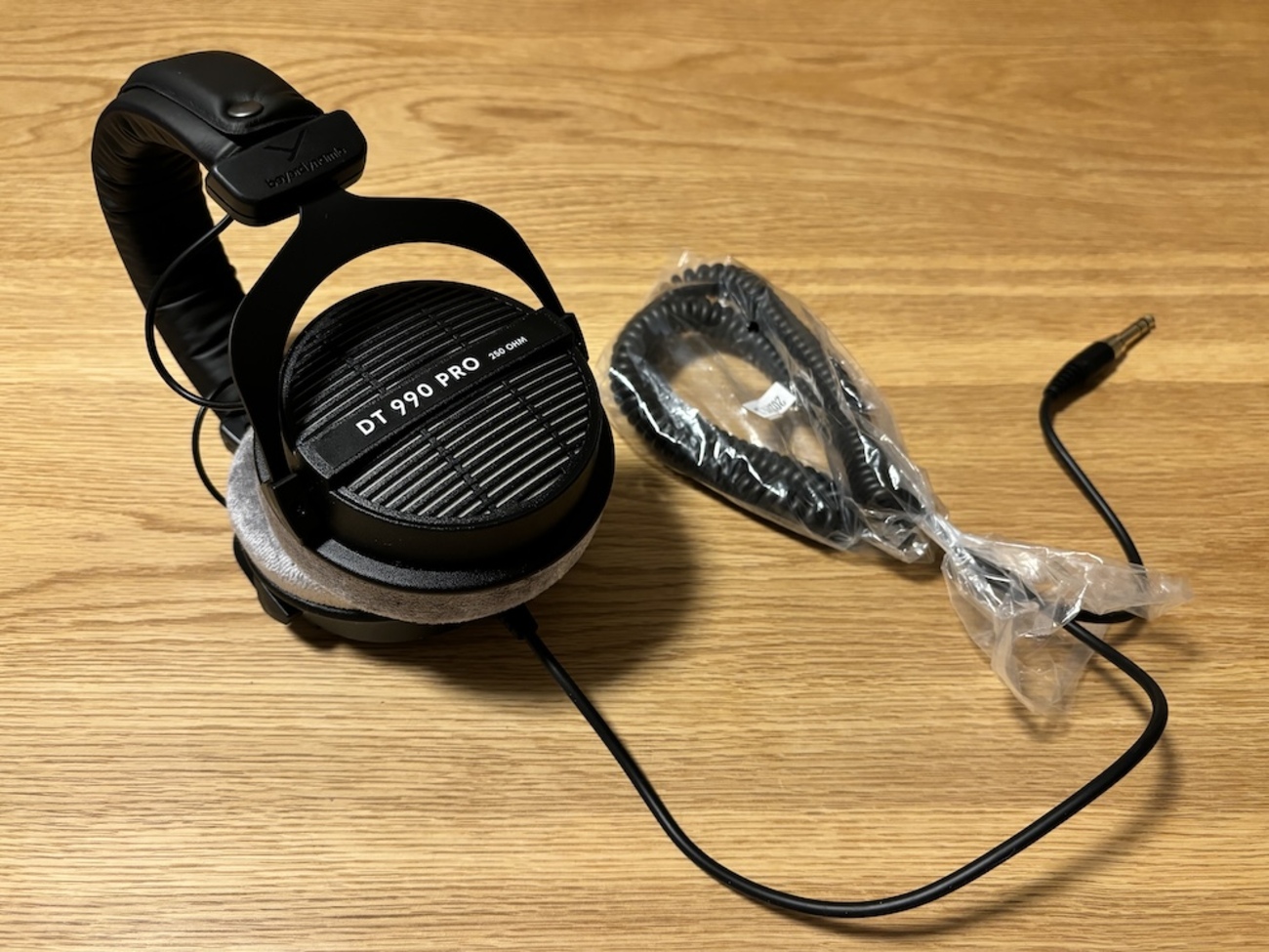 ヘッドホンレビュー beyerdynamic DT 990 Pro ー 荒々しいまでに美しい