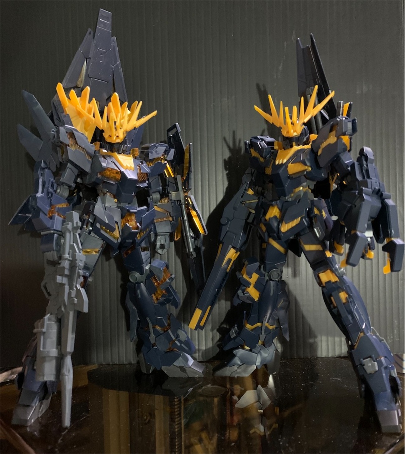 黒いユニコーン、バンシィ(1) サイコフレームの表現方法 - クラフト