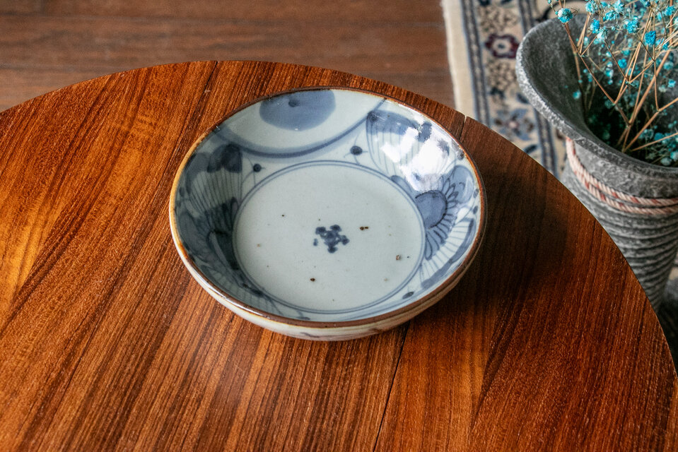 古伊万里 染付 草花文 くらわんか皿 江戸後期 D765 | iichi 日々の