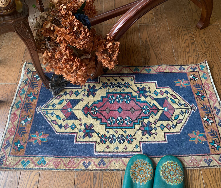 トルコヴィンテージラグ ネイビーブルー プラム 93cm×50cm トルコラグ