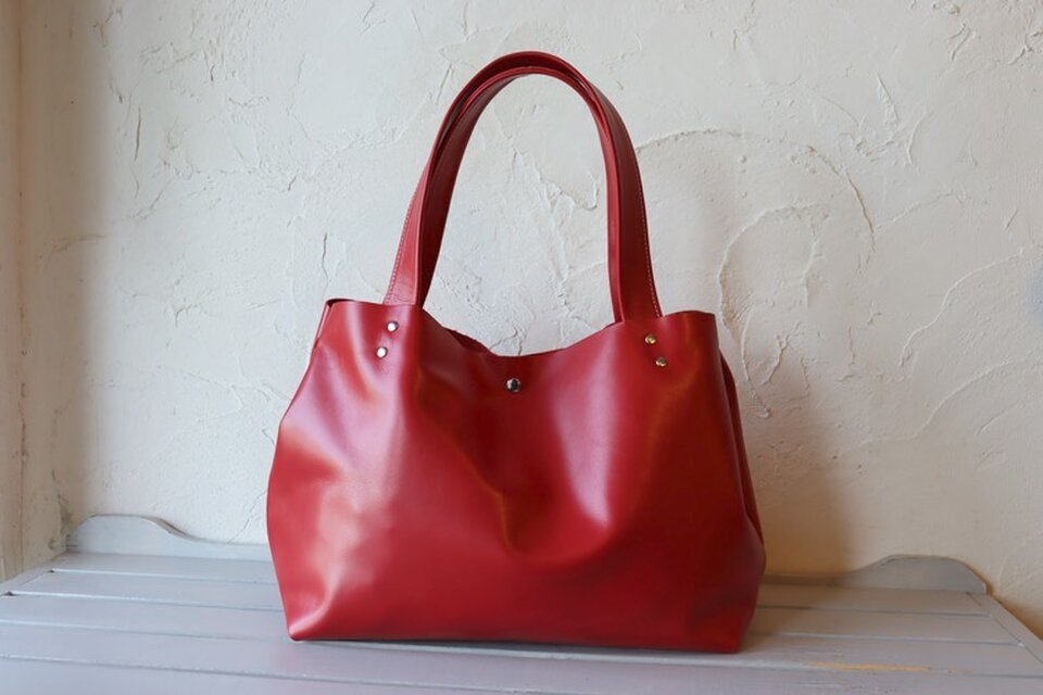 肩掛け 太ショルダー 柔らか レッド 本革 軽量 トート ボストン 兼用