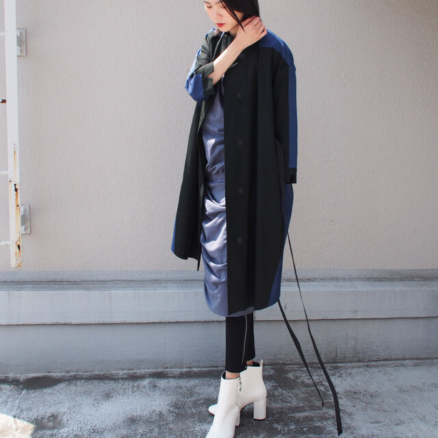 送料無料】コクーンシルエットバイカラーコート（ブルー×黒）18060