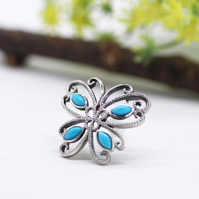 蝶のシルバーブローチ（ピンバッジ） | iichi 日々の暮らしを心地よく