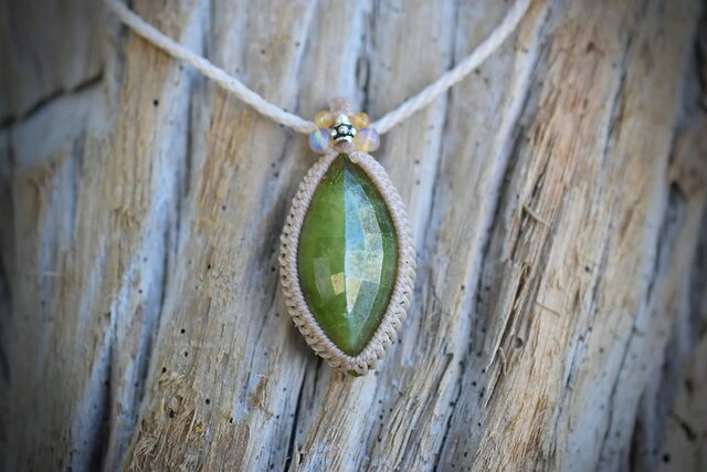 マーキスカット☆ファセットカット☆グリーンガーネット マクラメ