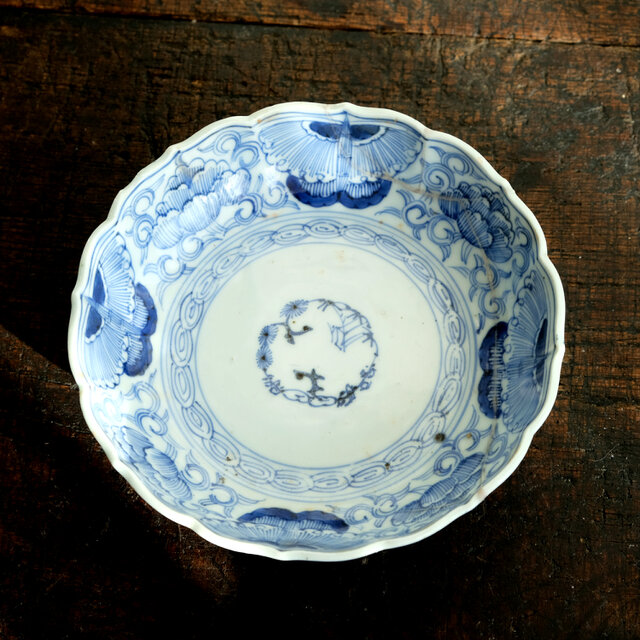 ジャンク品】線描きで素敵◇花唐草と蝶々。伊万里 染付膾皿 antiques