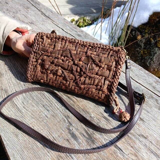 山葡萄の蔓で編んだ『長財布』ショルダー紐・ストラップ付202402