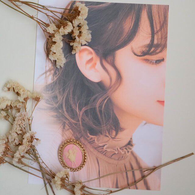 カメオのブローチネックレス 花を持つ妖精（ピンク） | iichi 日々の