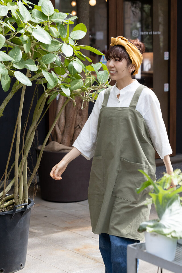 カーキ】かぶるだけワイドエプロン 肩掛け ノーアイロン バッククロス