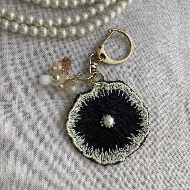 ハンドメイド ＊ミナペルホネンjelly flowerキーホルダー1点物天然石