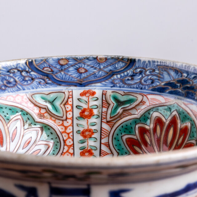 古伊万里 染錦 唐華文 鉢 明治時代 | iichi 日々の暮らしを心地よく