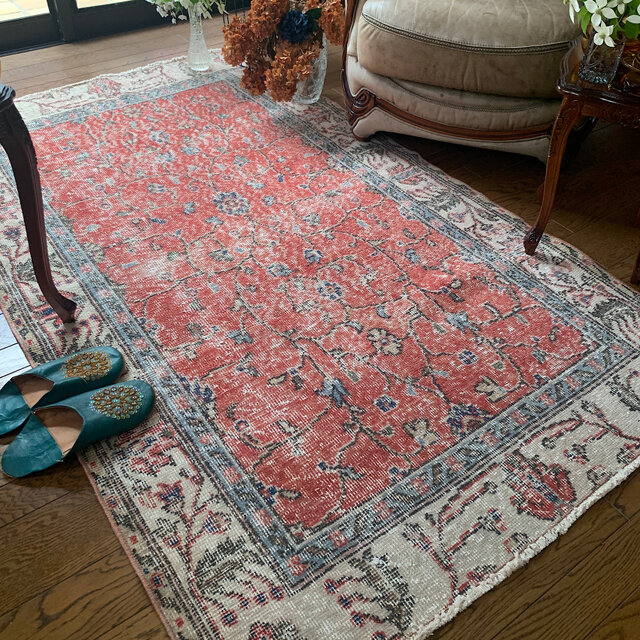 トルコラグ シャビーレッド 194×112ボタニカル トルコヴィンテージラグ