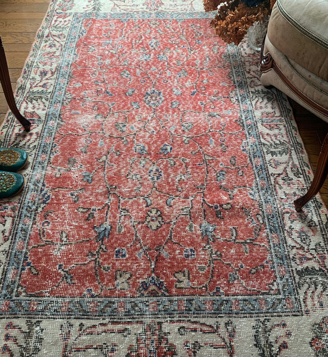 トルコラグ シャビーレッド 194×112ボタニカル トルコヴィンテージラグ