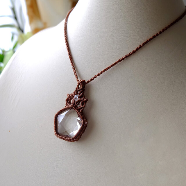 五芒星 天然水晶 （ペンタグラム ）マクラメ編みペンダントネックレス