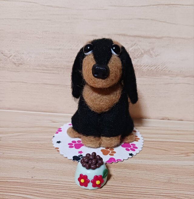 羊毛フェルト ダックスフンド 餌ください上目が可愛い | iichi 日々の