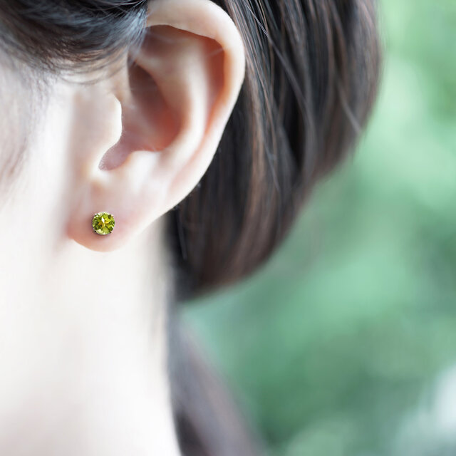 大粒ペリドット6mmの14KGFスタッドピアス ～Bettina | iichi 日々の