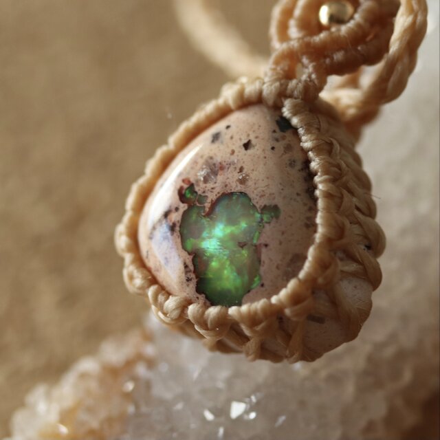 シンプルな首飾りカンテラオパール11【マクラメネックレス】 | iichi