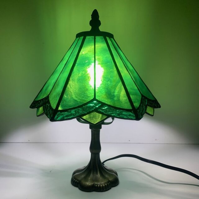 緑のステンドグラスランプ」照明・グリーンのランプ | iichi 日々の